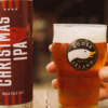 Cadeau de Noël!  Goose Island commence à mettre en conserve de la bière pression directement de la brasserie et apporte des nouvelles de Noël