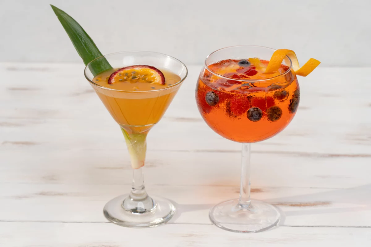 Verre de Pernod servi au bar