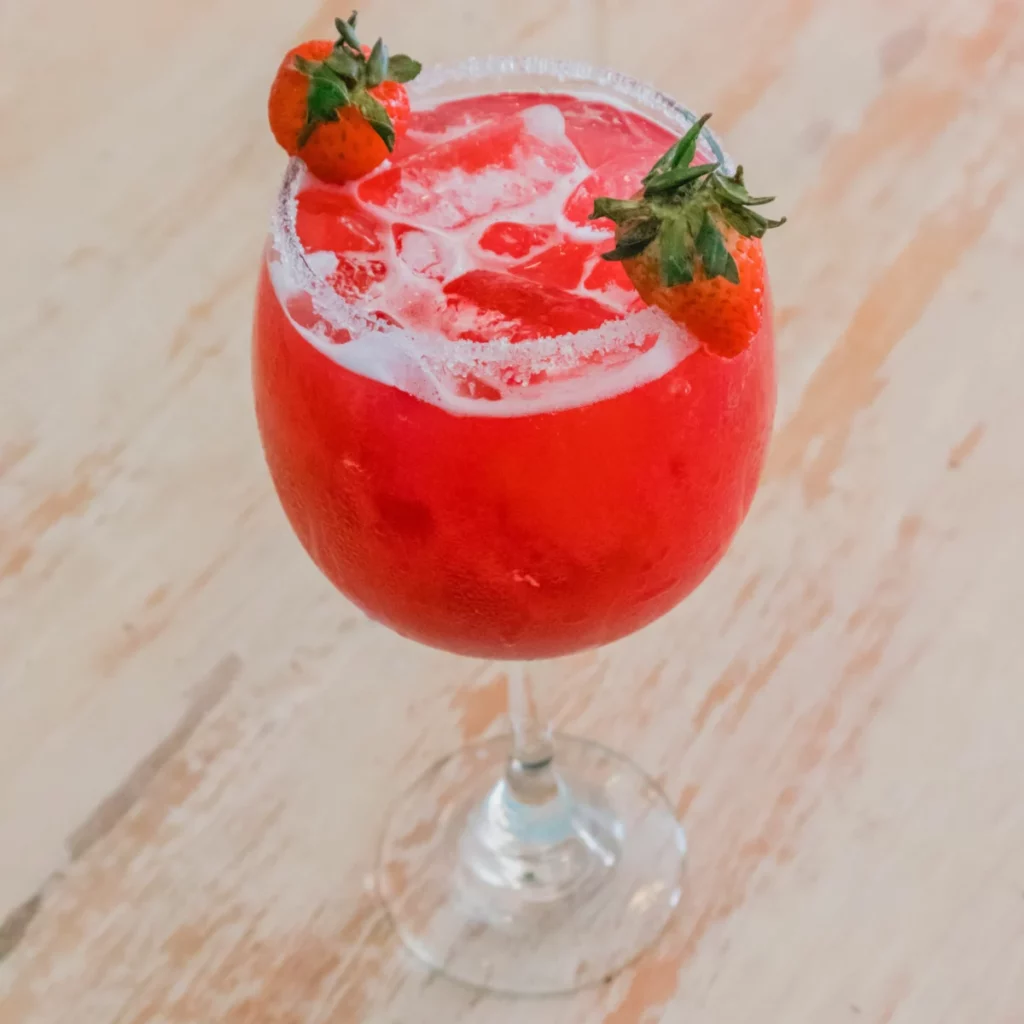 Cocktail glace aux fraises et glacons