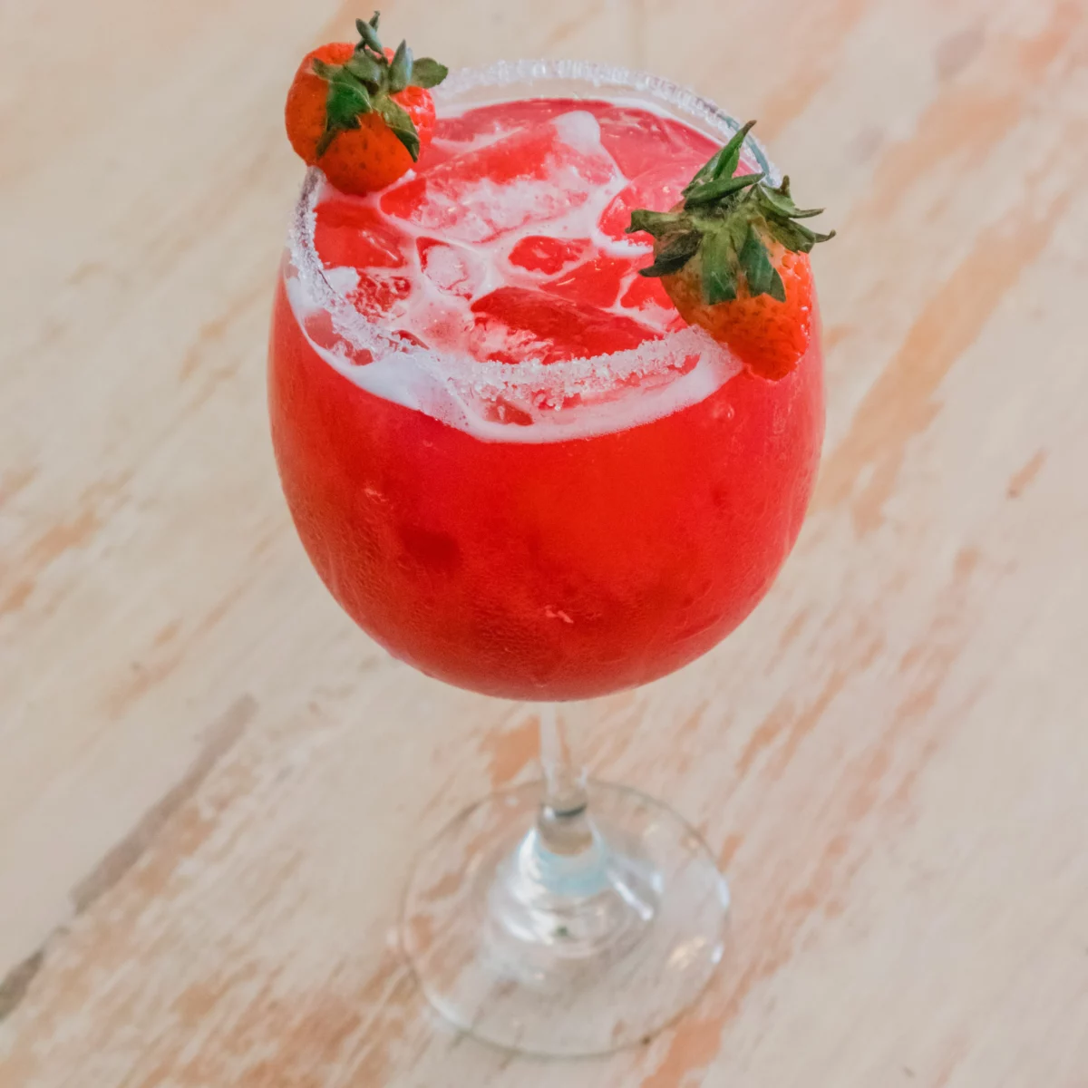 Cocktail glace aux fraises et glacons