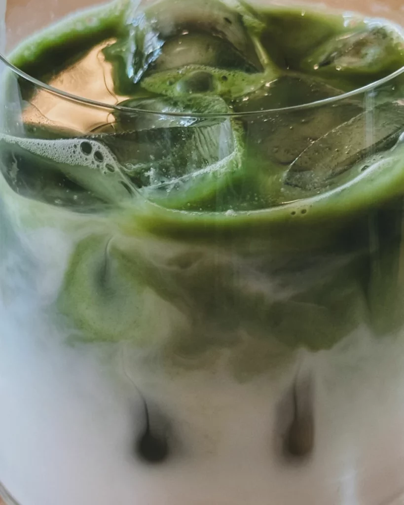 Cocktail vert type Grasshopper en gros plan