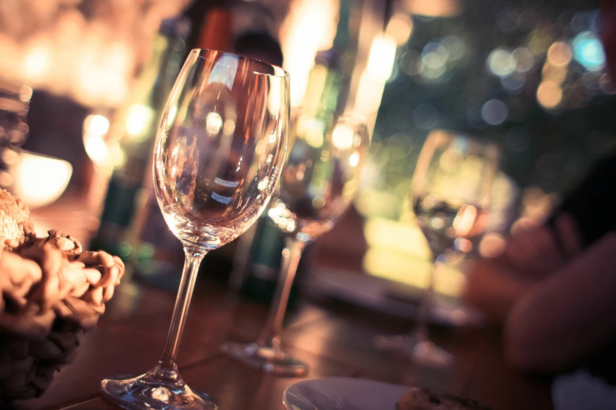Verre de vin illustrant les calories dans l'alcool