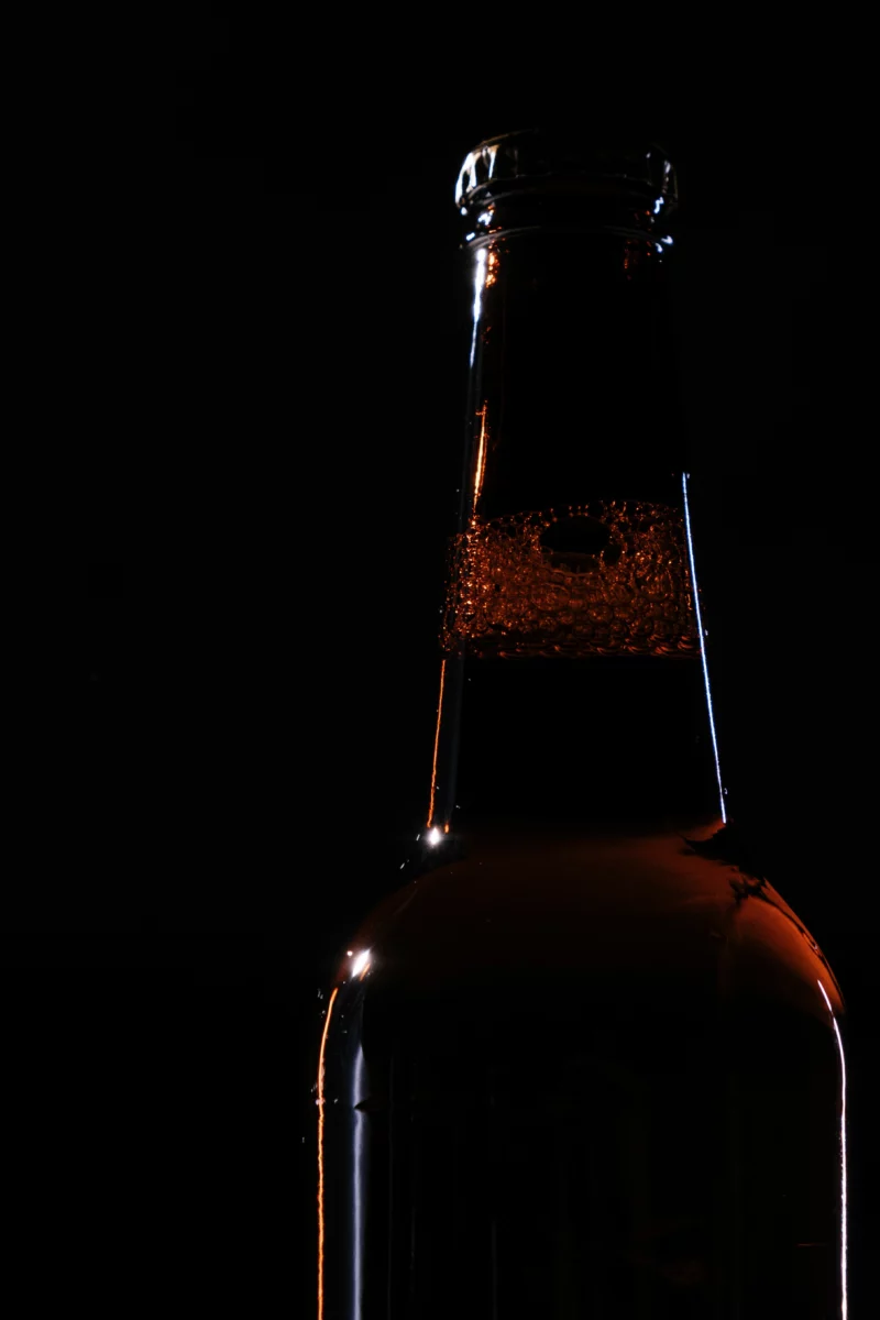 Bouteille de bière ambrée, symbole de la campagne de prévention bulgare