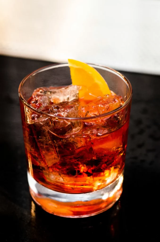 Cocktail Enzoni, variation du Negroni