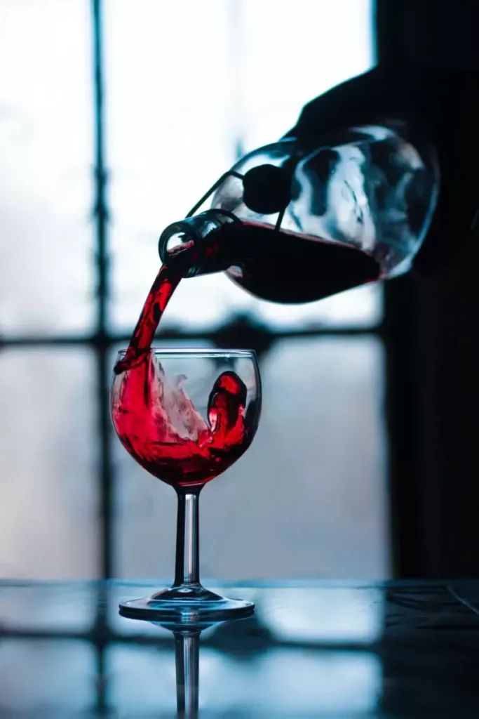 Verre servi lors d'une dégustation à l'aveugle, exercice de lecture du profil aromatique