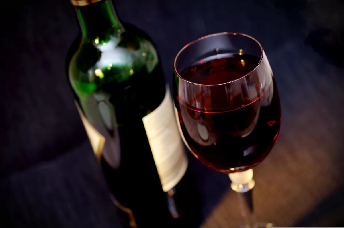 Verre de vin rouge, boisson alcoolisée et mode de vie sain