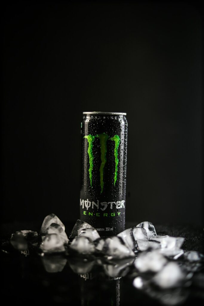 Canettes colorées Ciao Energy, la boisson énergisante de Squeezie et Inoxtag